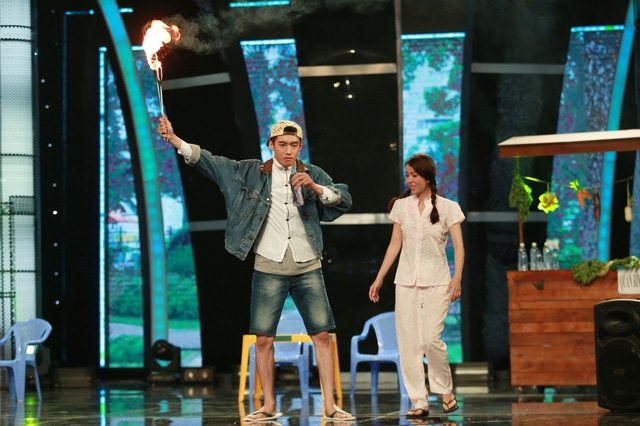 Quang Đăng mang đến một tiết mục hòa trộn nhiều thể loại.