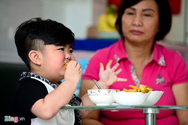 Than dong Tin Tin va cuoc song vang cha tu luc moi sinh hinh anh 3