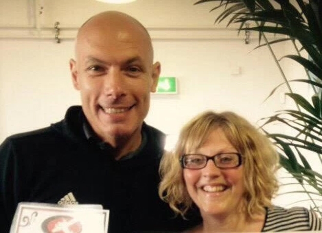 Howard Webb ly dị vợ, sống với nữ trọng tài Đức - ảnh thể thao