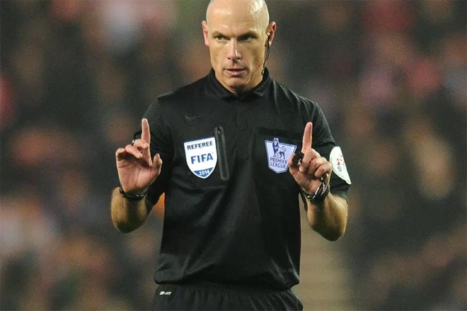 Howard Webb ly dị vợ, sống với nữ trọng tài Đức - ảnh thể thao