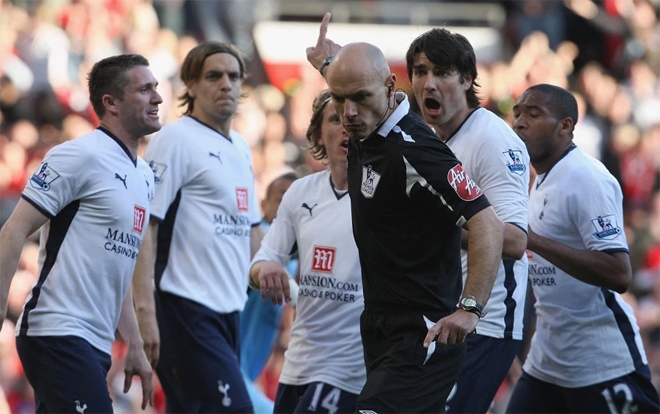 Howard Webb ly dị vợ, sống với nữ trọng tài Đức - ảnh thể thao