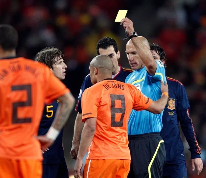 Howard Webb ly dị vợ, sống với nữ trọng tài Đức - ảnh thể thao