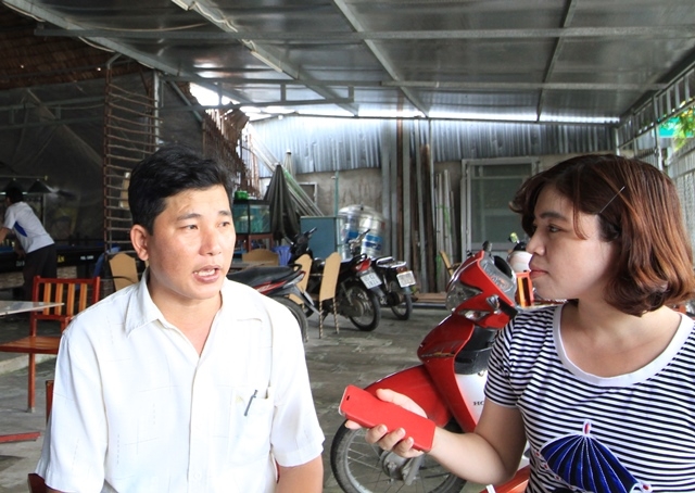 Ông Lê Văn Nhớ - Phó chủ tịch UBND xã Thới Tân tiếp xúc PV Dân trí ngày 23/10