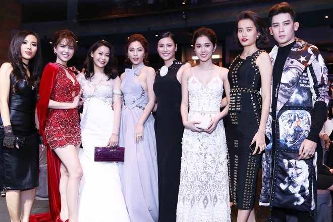 Ngọc Trinh khoe sắc bên dàn hoa hậu ở Seoul