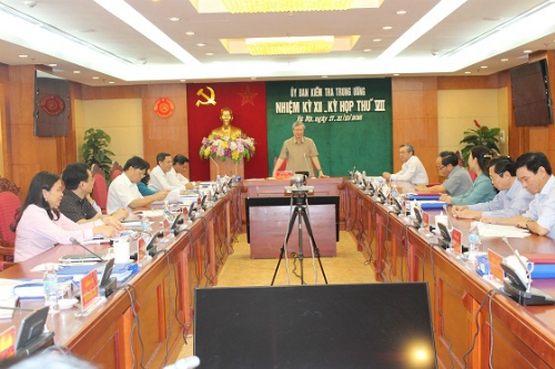 nguyen-bo-truong-vu-huy-hoang-bi-de-nghi-canh-cao