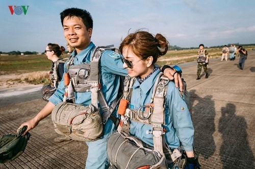 Nu van dong vien nhay du roi tu do dau tien tai Viet Nam hinh anh 8