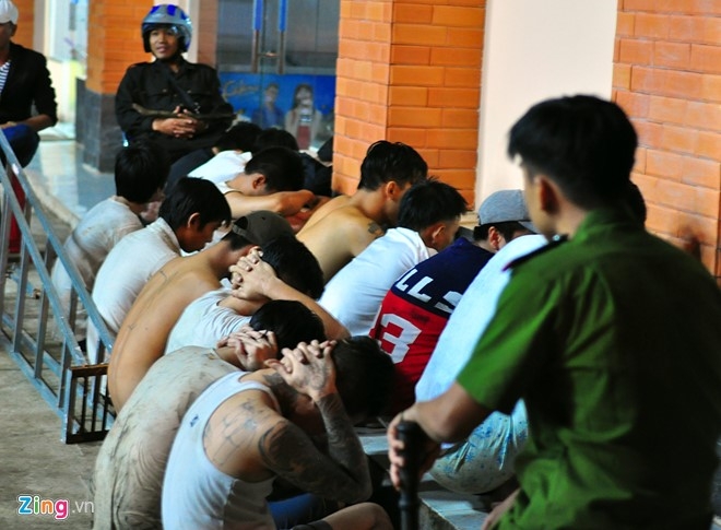 Trang dem truy tim 600 nguoi tron trai cai nghien ma tuy hinh anh 11