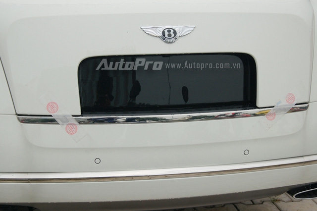  Những chiếc Bentley xuất hiện tại đây đều được dán giấy niêm phong cẩn thận. 