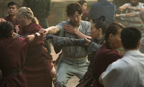 doctor-strange-cam-khan-gia-duoi-16-tuoi-o-viet-nam