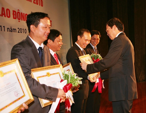  Ông Vũ Huy Hoàng đã tạo mọi điều kiện để Trịnh Xuân Thanh từng bước leo lên các chức vụ cao trong bộ máy nhà nước 