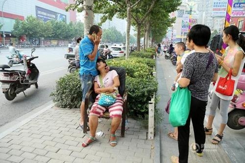 nhung vu tai nan thuong tam cua tre nho chi vi cha me me dien thoai - 1