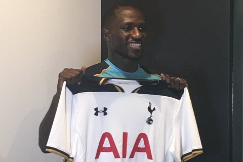 Tien ve Moussa Sissoko bi treo gio hinh anh 2