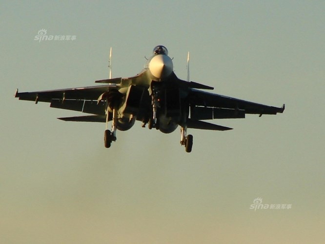Tiem kich ham Su-33 xuat kich ram ro, NATO cang thang-Hinh-12