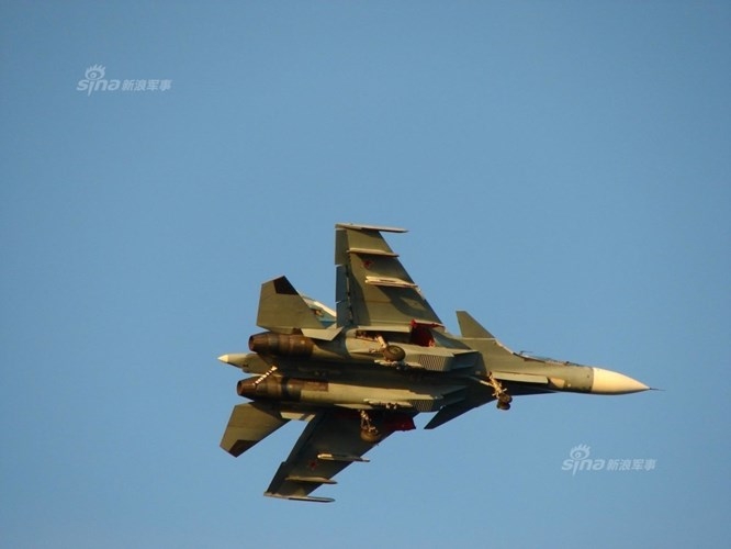Tiem kich ham Su-33 xuat kich ram ro, NATO cang thang-Hinh-13