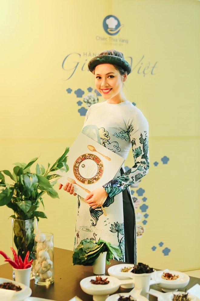 A hau Hoang My: 'Showbiz lam minh nho di' hinh anh 4