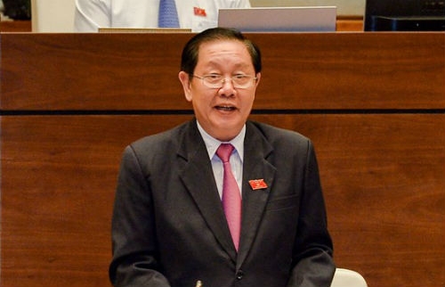 bo-truong-noi-vu-xin-lui-thong-qua-luat-ve-hoi