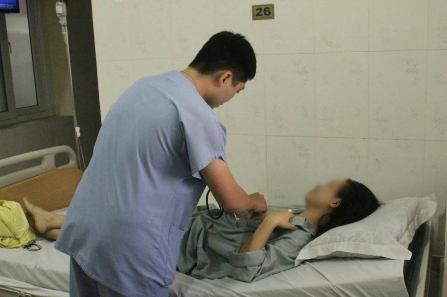 co gai bi manh kim loai cam vao nguc duoc xuat vien hinh anh 1