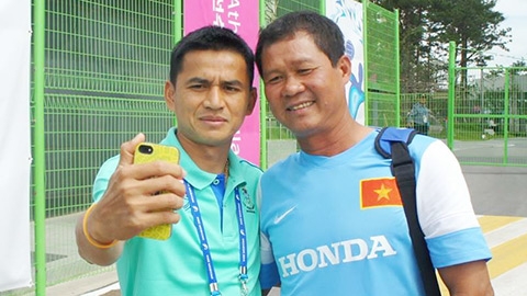 HLV Kiatisak bất ngờ yêu cầu băng hình của U19 Việt Nam