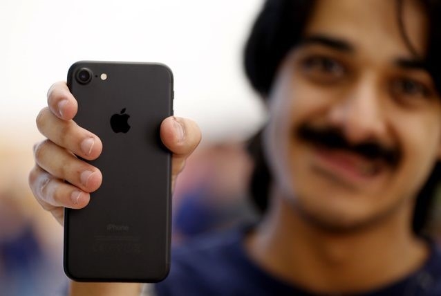 iPhone 7 nhat nhoa, Apple lan dau giam doanh thu sau 15 nam hinh anh 1