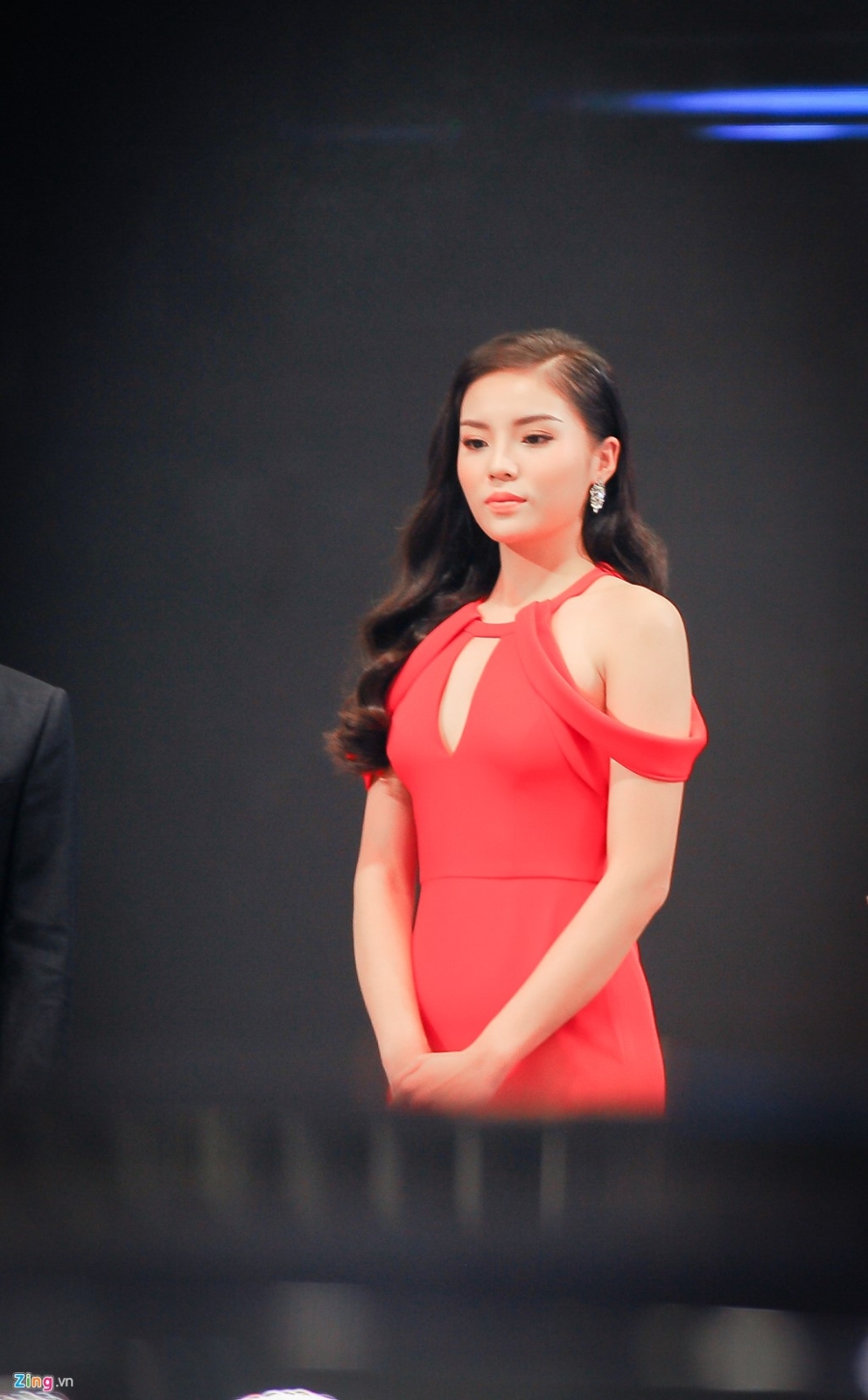 Ky Duyen, Pham Huong khoe sac tai trien lam xe quoc te VN hinh anh 3
