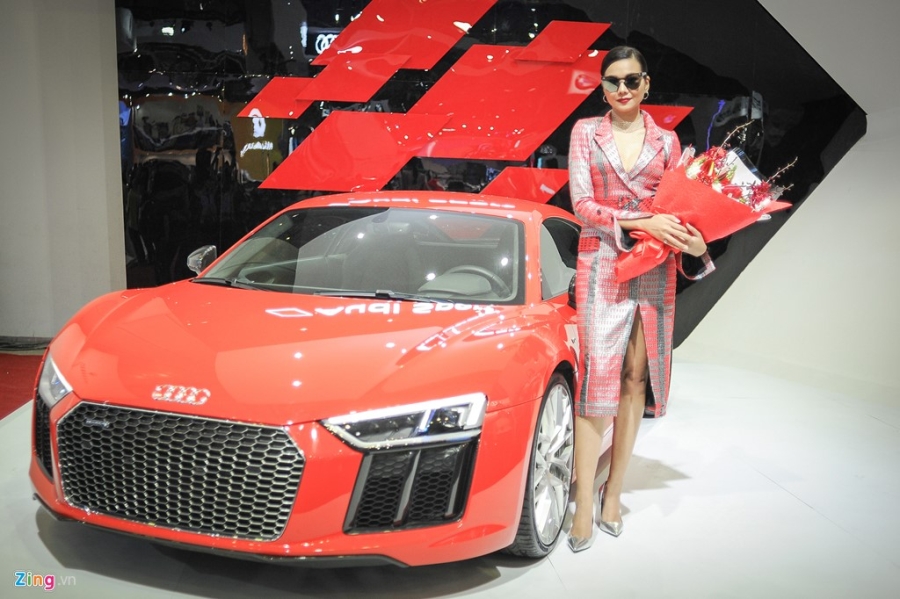Ky Duyen, Pham Huong khoe sac tai trien lam xe quoc te VN hinh anh 4