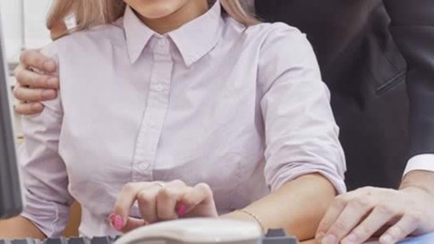 Nghị sĩ nữ bị đồng nghiệp nam quấy rối tình dục 2