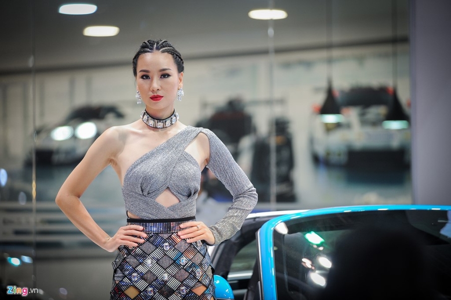 Nhung bong hong xinh dep tai trien lam xe quoc te Viet Nam hinh anh 4
