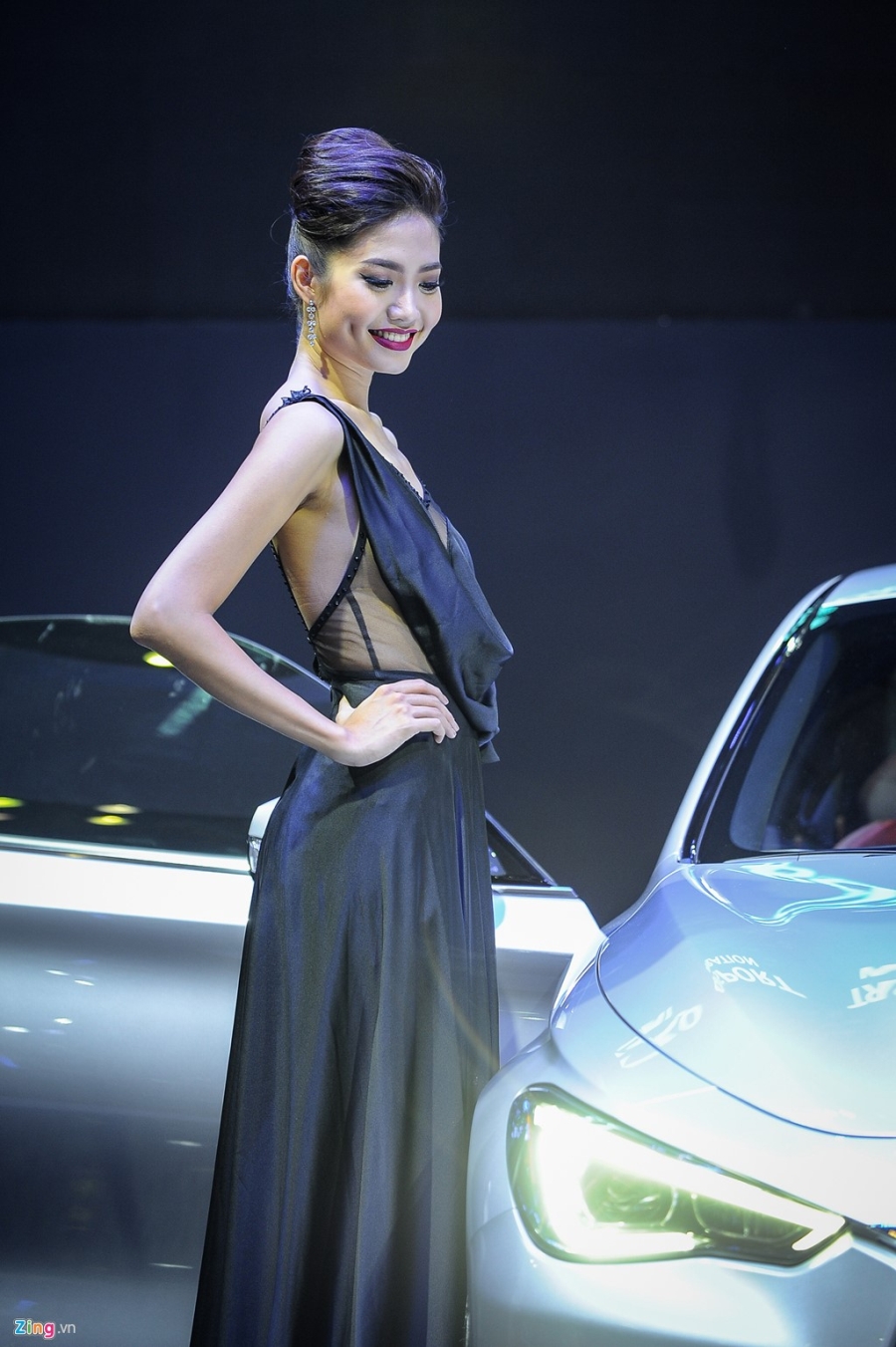 Nhung bong hong xinh dep tai trien lam xe quoc te Viet Nam hinh anh 9