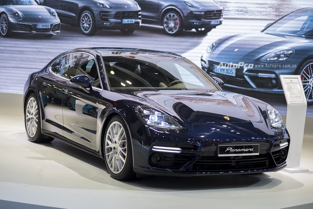  Mặc dù mới ra mắt trên thế giới nhưng Porsche Panamera Turbo 2017 đã nhanh chóng được giới thiệu tại Việt Nam. 