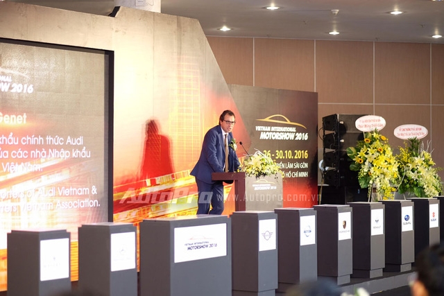  Ông Lawrence Genet, Tổng giám đốc Audi Việt Nam, phát biểu khai mạc triển lãm VIMS 2016. 