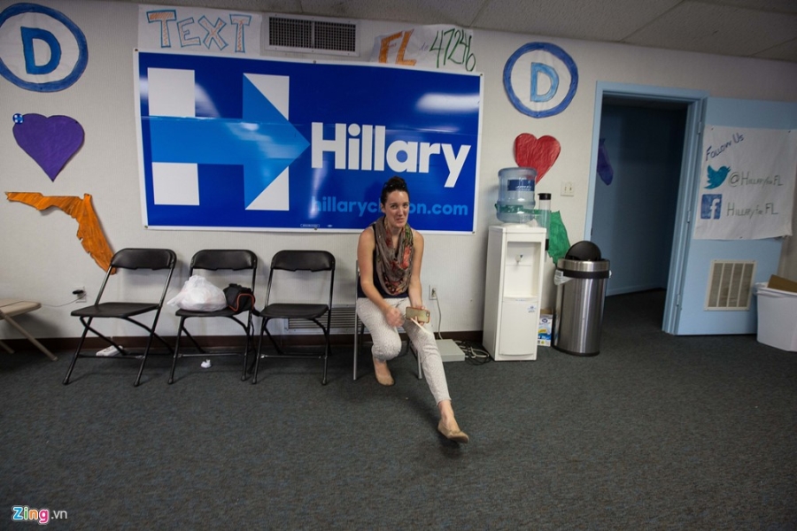 Van phong tranh cu Clinton chay dua cuoc chien bo phieu som hinh anh 5