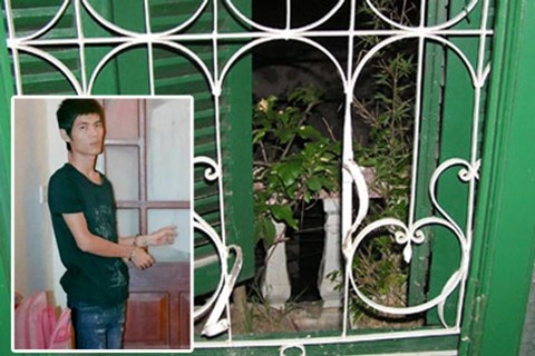 Nguyễn Văn Chính thực nghiệm lại hiện trường vụ trộm đột nhập nhà dân ở đường Nguyễn Trãi