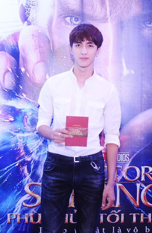 ca-nuong-kieu-anh-song-doi-chong-di-xem-phim-7