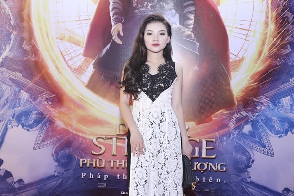 ca-nuong-kieu-anh-song-doi-chong-di-xem-phim-9