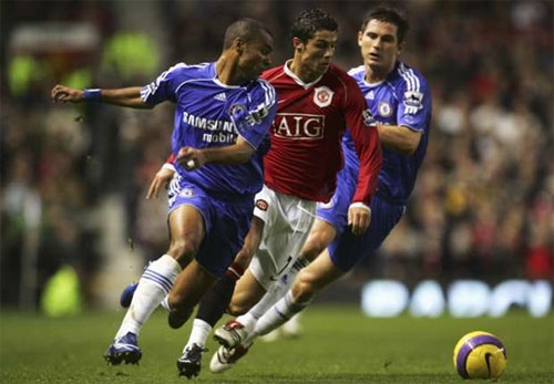 ronaldo-xem-ashley-cole-la-doi-thu-kho-chiu-nhat
