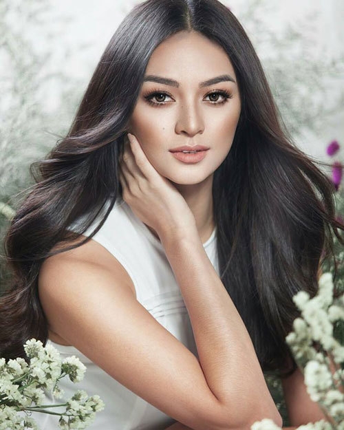Tân Hoa hậu Quốc tế có vẻ ngoài giống Miss Universe 2015