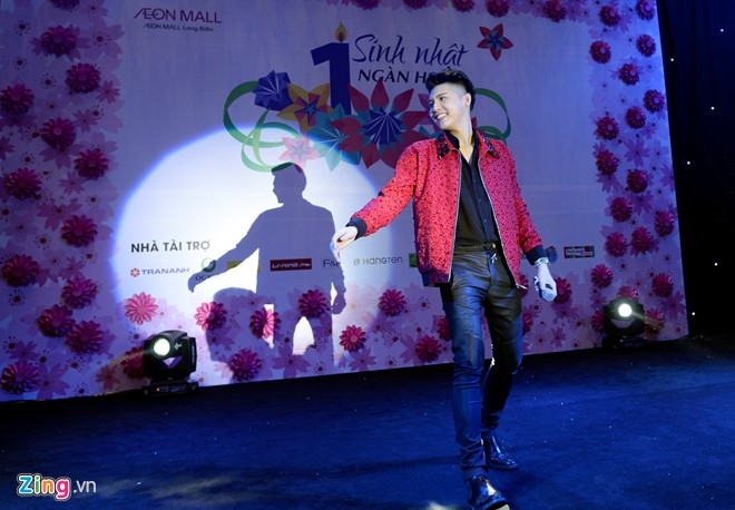Fan chen lan den nghet tho de nhin Noo Phuoc Thinh hinh anh 4
