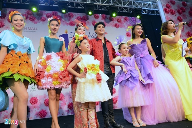 Fan chen lan den nghet tho de nhin Noo Phuoc Thinh hinh anh 14