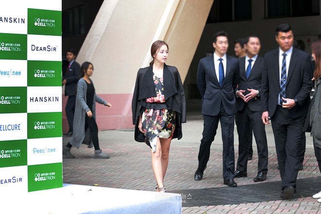 Kim Tae Hee, Ha Ji Won tuoi U40 tre nhu thieu nu doi muoi hinh anh 2