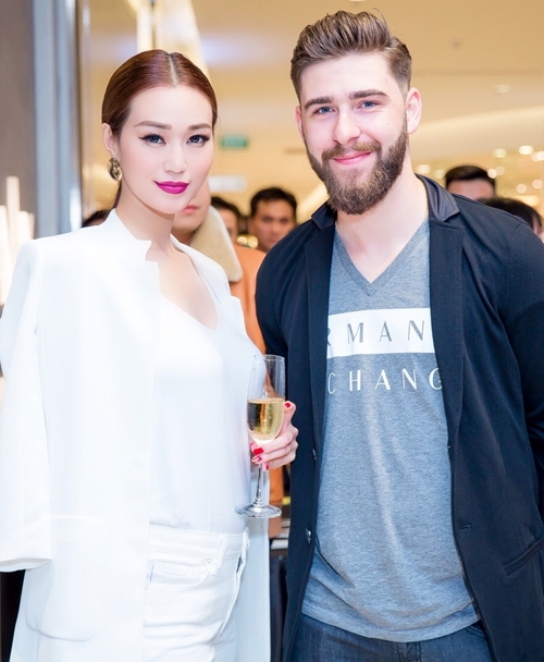 phuong-le-khanh-my-mung-em-chong-ha-tang-mo-cua-hang-4