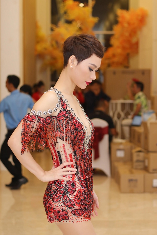 tra-my-idol-goi-cam-khi-tai-xuat-san-khau-2