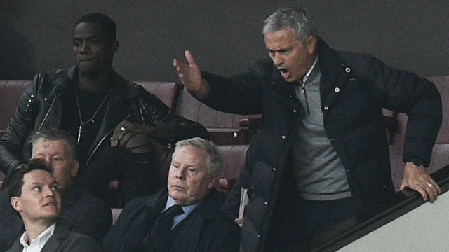 Mourinho giận dữ với trọng tài