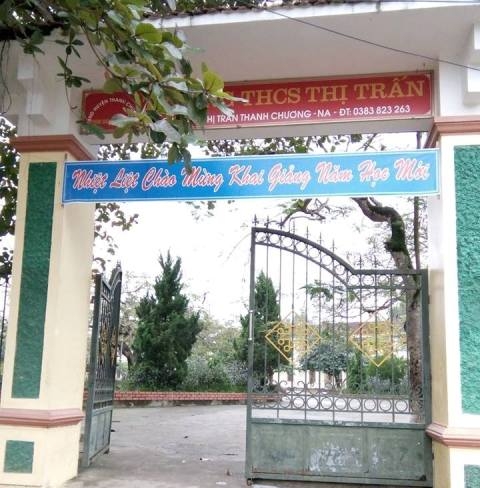 bi moi hop phu huynh, nam sinh lop 8 chem thay giao hinh anh 1