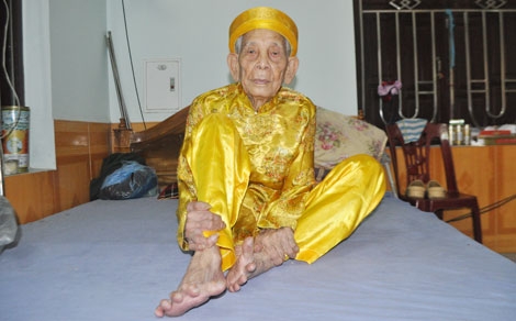 Đã bước qua tuổi 105 nhưng cụ vẫn tự lo được cho mình. 