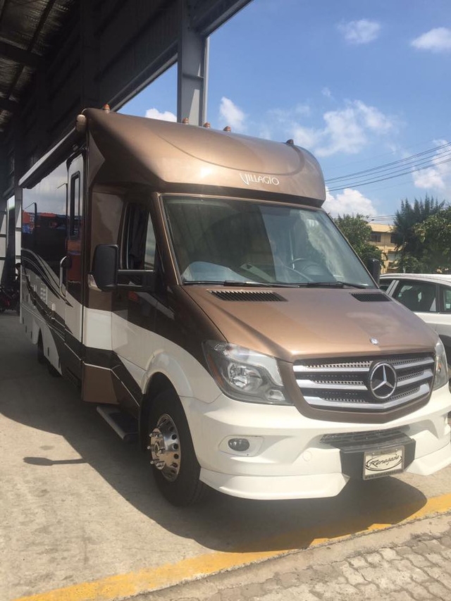  Hình ảnh chiếc motorcoach mới được đưa về Việt Nam. Ảnh: Bui Thanh Son 