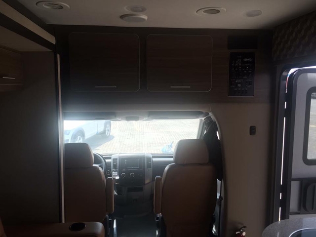  Khoang lái của chiếc motorcoach 