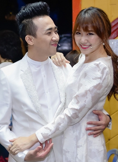 Cả hai thường thể hiện tình cảm tự nhiên trước công chúng.
