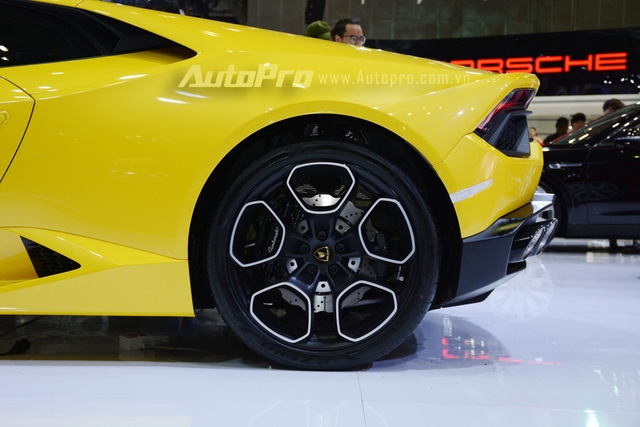 Cận cảnh Lamborghini Huracan dẫn động cầu sau thứ 2 tại Việt Nam - Ảnh 8.