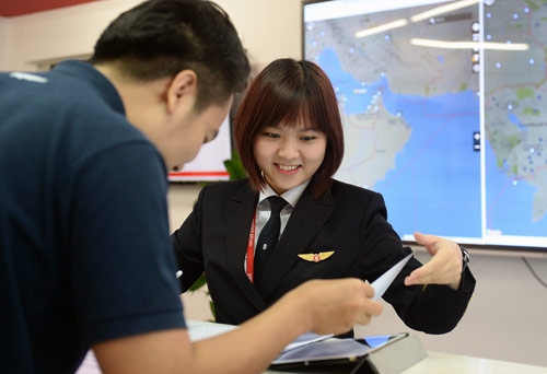 Cô gái Sài thành trở thành nữ phi công trẻ tuổi nhất VN - 4