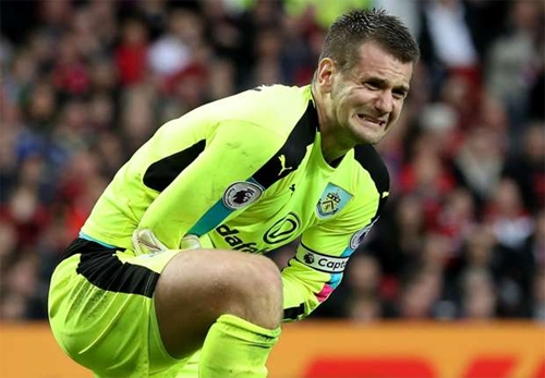 heaton-cu-sut-cua-ibrahimovic-gan-nhu-lam-gay-tay-toi